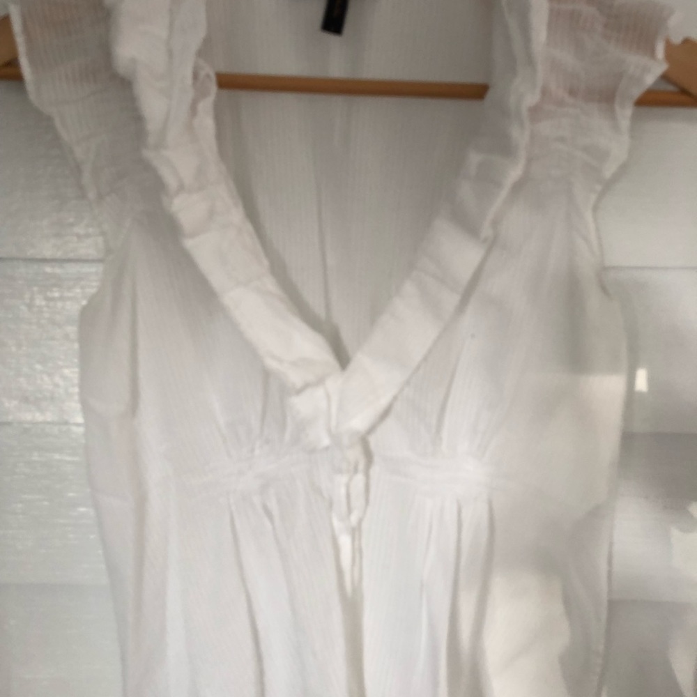 BCBG shortsleeved top